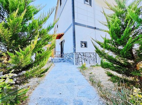 Yıldızdan Ana Caddeye Denize Yakın Oturuma Hazır Müstakil