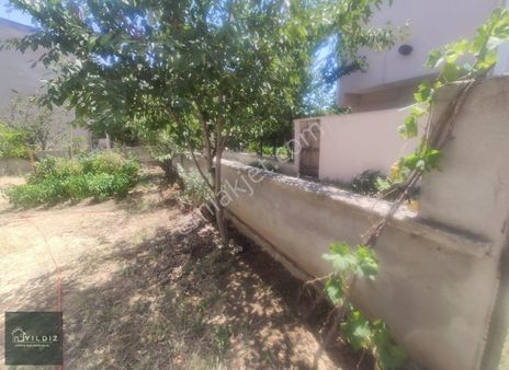 *yıldız* Kiralık Merkeze Yakın Konumda Bahçeli Doğalgazlı Villa