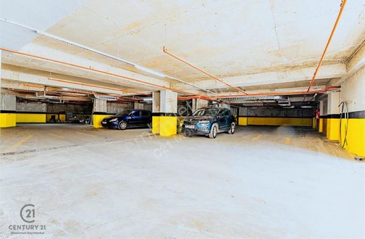 Mega 2 Blok Sitesinde Satılık 1+1 Manzaralı Daire