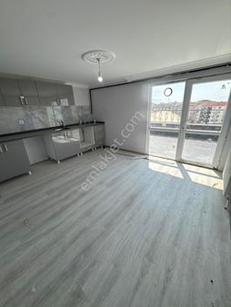 Çerkezköy Yıldırım Beyazıt Mahallesinde Altı 2+1 Üstünde 2 Oda Bir Mutfak Banyo Tuvalet Teras Var