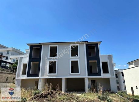 Yuvacıkta Satılık Müstakil Havuzlu Site İçi 5+1 Tripleks Villa