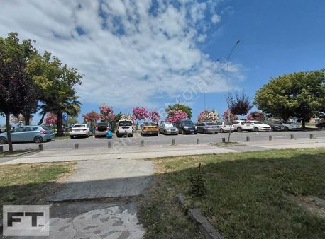 Denizevlerinde Denize Sıfır Bahçe Katı Satılık Daire