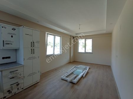 Çiğdem Emlak'tan Ortaca'da Havuzlu Satılık 1+1 Daire