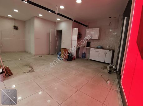 Tsr Gayrimenkul'den Şemikler Merkezi Konumda Satılık Köşe Dükkan