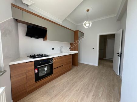 Akçay Oya Gayrimenkul'den Altınkum'da Cam Balkonlu Sıfır 2+1 Ayrı Mutfak Daire