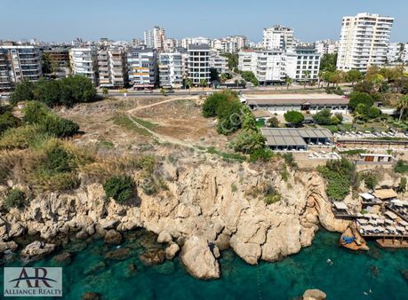 Antalya'nın En Merkezi Yerinde Ana Caddede Deniz Manzaralı