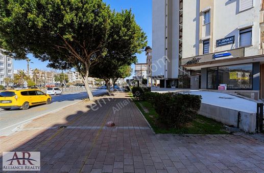 Atatürk Caddesi Üzerinde Kavşakta Çok Kıymetli İşyeri