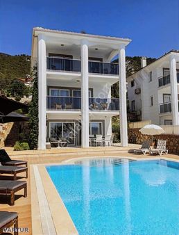 Deniz Manzaralı Satılık Müstakil Villa
