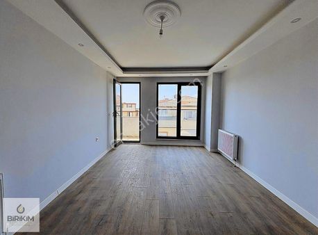 Merkezi Konumda Cadde Üzerinde 2+1 85m² Asansörlü Arakat