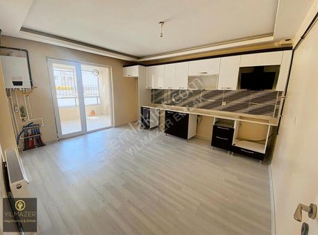 Yılmazer'den 1048 Cadde Üzerinde Migros Karşısı İskanlı 3+1 Acil