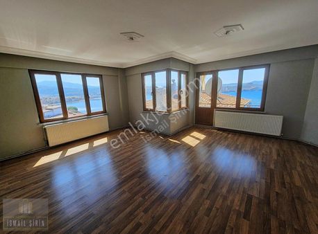 İsmail Şirinden Manastırda Harika Deniz Manzaralı Bakımlı Daire