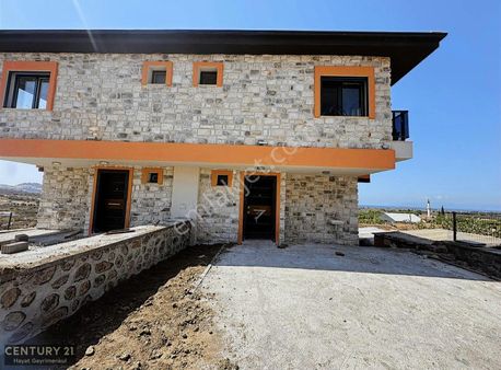 Dikili İslamlar Mahallesinde Deniz Manzaralı Satılık Villa