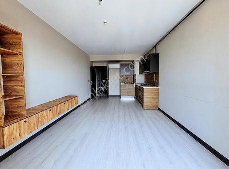 Metrobüse 5 Dk Mesafede Önü Açık Ferah 2+1 Daire