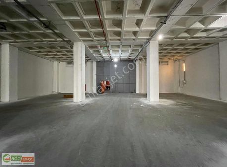 İkitelli Osb De 1000 M2 H.yuk 6 Metre Tır Yanaşır Depo İmalat