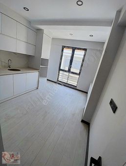 Bahçelievlerde Salim Akaydın Okunu Yanı 3+1 Lüks Yapılı Daire