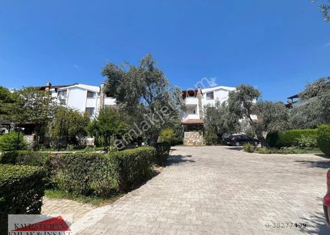 Kavuşturan Emlak'tan Güre İskele'de Havuzlu Site İçerisin'de Satılık Villa