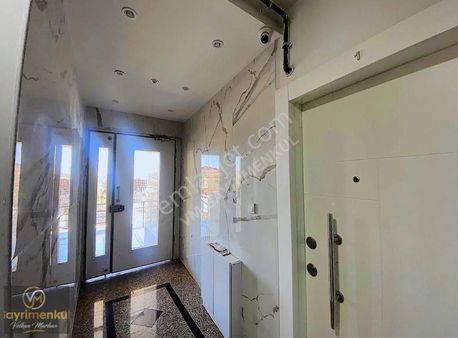 Üsküdar Çengelköy Bahçelievlerde 5+2 İskanlı Çatı Katı Dubleks