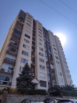 Narlıdere'de Merkezi Konumlu Deniz Manzaralı Satılık 3+1 Daire