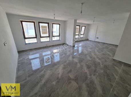 Son Kalan Ön Cephe Tabela Değeri Yüksek 42 M2 Kiralık 3.kat Ofis