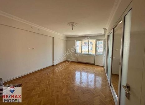 Remax Model'den Kıbrıs Şehitleri'nde 3+1 140m² Kiralık Daire