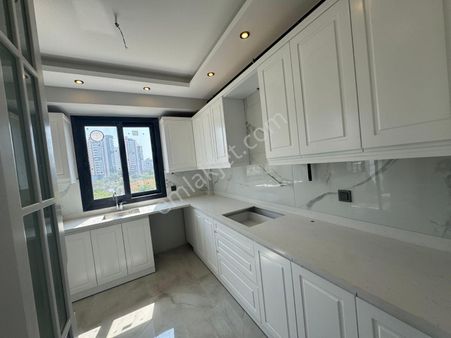 Mrs Gayrimenkulden Mezitli Merkez Mah.satılık 3+1 Daire