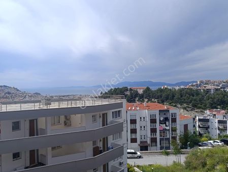Kuşadası'nda Deniz Manzaralı 3+1 Satılık Daire