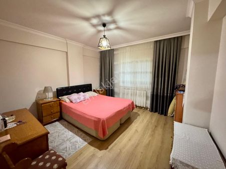 Emlak Center'dan Muradiye Mah Satılık 3+1 Kapalı Mutfaklı Daire