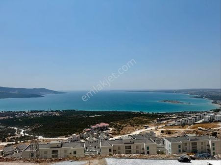 Panaromik Deniz Manzaralı Havuzlu Site İçinde Sıfır Geniş Bahçeli 3+1 Yazlık