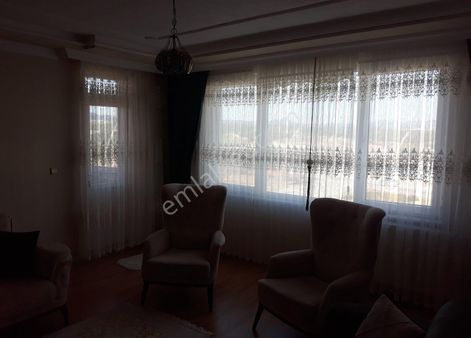 Üniversite Yolu Üzeri Gülistan Sitesi 3+1 Takasa Açık Daire!