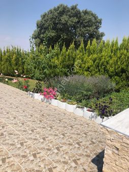 Uşak Ürün Köyü'nde Güvenlikli Sitede Ahşap Hobi Bahçesi 36 M²