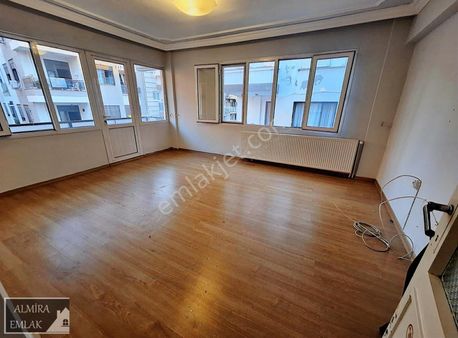 Yeşilyurt Hastane Yakını 3+1 Doğalgazlı Köşe Bakımlı Kiralık