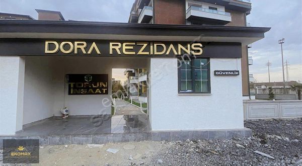 Kartepe Kent Meydanında Güvenlikli Havuzlu Lüks Site Kiralık 2+1