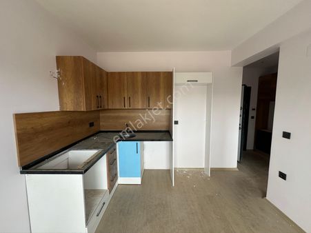 Çınarlıda Bulvar Üzeri Hasarsız İskanlı Satılık 1+1 Daire