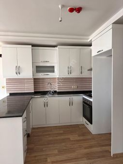 Cadde Üzeri İki Blok Havuzlu Site İçi