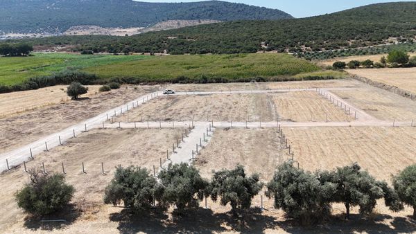 Menderes Çileme Köy Kenarında Satılık 290 M2 Tapulu Yatırımlık Bahçeler