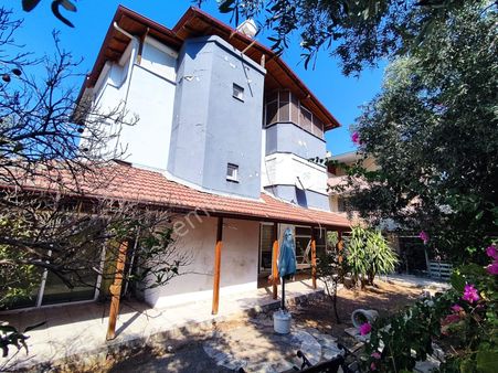 Didim Akbük'te Merkezi Konumda Bahçeli Satılık Yazlık