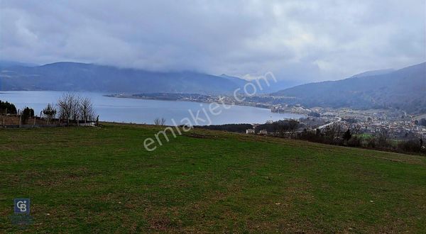 Cb Park Ömer Ocak'dan Kolayda Göl Manzaralı Satılık Tarla