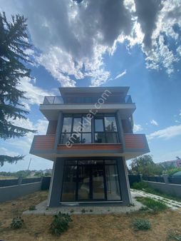 Korkmaz Gayrimenkul'den Satılık Lüks Villa