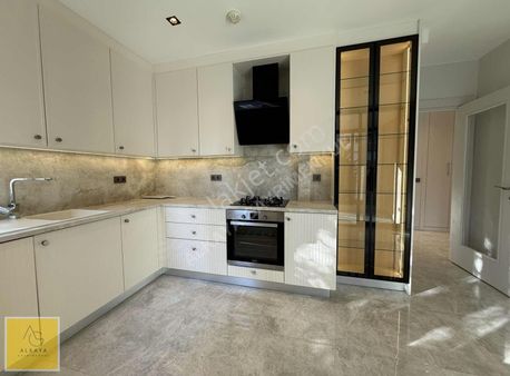 Caddebostan Sahilde Satılık 4+1 145m²boş Daire 2 Araçlık Otopark