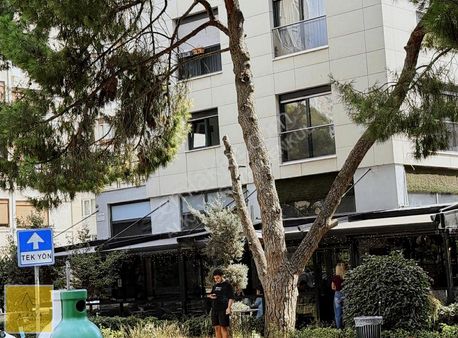 Kozyatağında Satılık 3+1 Balkonlu Boş Daire Ön Cephe