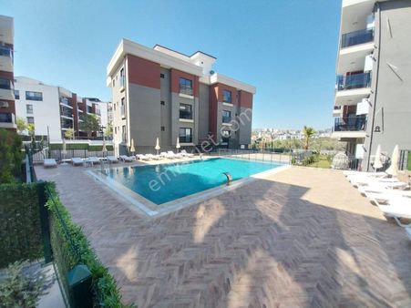 Değirmendere'de Nezih Havuzlu Sitede 3+1 Satılık Bahçe Katı Daire