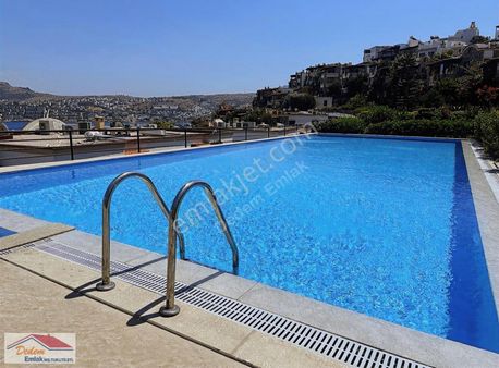 Fırsat Yer!!! Nezih Site İçerisinde Deniz Manzaralı 4+1 Villa