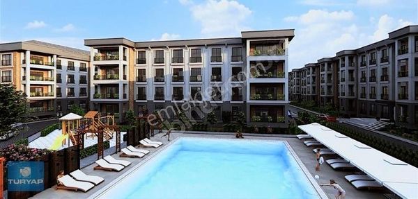 Cumhuriyette Deniz Bir Adım Ve Havuzlu Site İçi Satılık 3+1