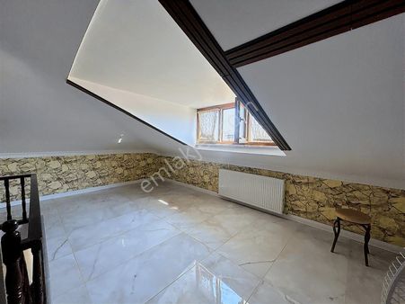 Küçükçekmece Yenimahalle'de Satılık 4+2 Dubleks Daire