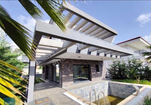 Kuşadası Soğucakta Müstakil Özel Havuzlu Lüks Villa