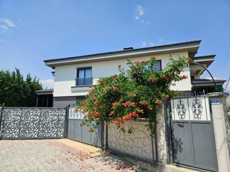 Sille Ak Mahallesinde 4+1 Satılık Oldukça Geniş Lüx Takas Seçenekli Müstakil Villa