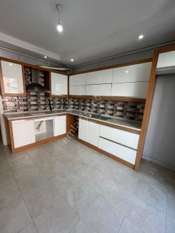 Alaşehir Kurtuluş Da Kiralık 3+1 Kapalı Mutfak