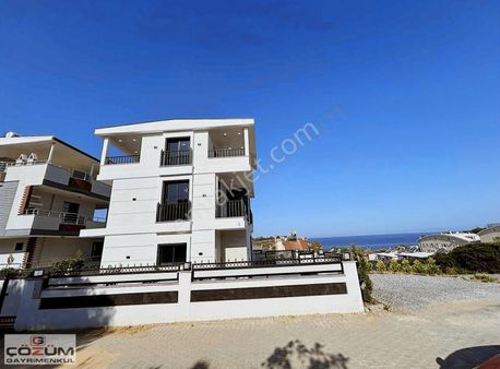 Deniz Manzaralı Plaja Çok Yakın Havuzlu Lüks Villa