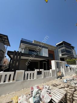 Kuşadası Yılancı Burnu Mevkıı Kadınlar Denızı Plajına Yakın 3+1 Vılla