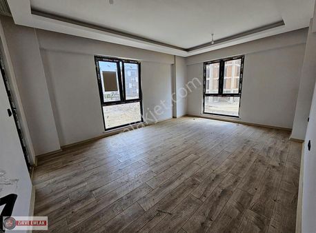 Karşıyaka Mahallesi'nde Mükemmel Konuma Sahip 3+1 Satılık Daire.